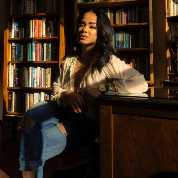 Meet your Posher, Carolyn - Picture 1 of 1